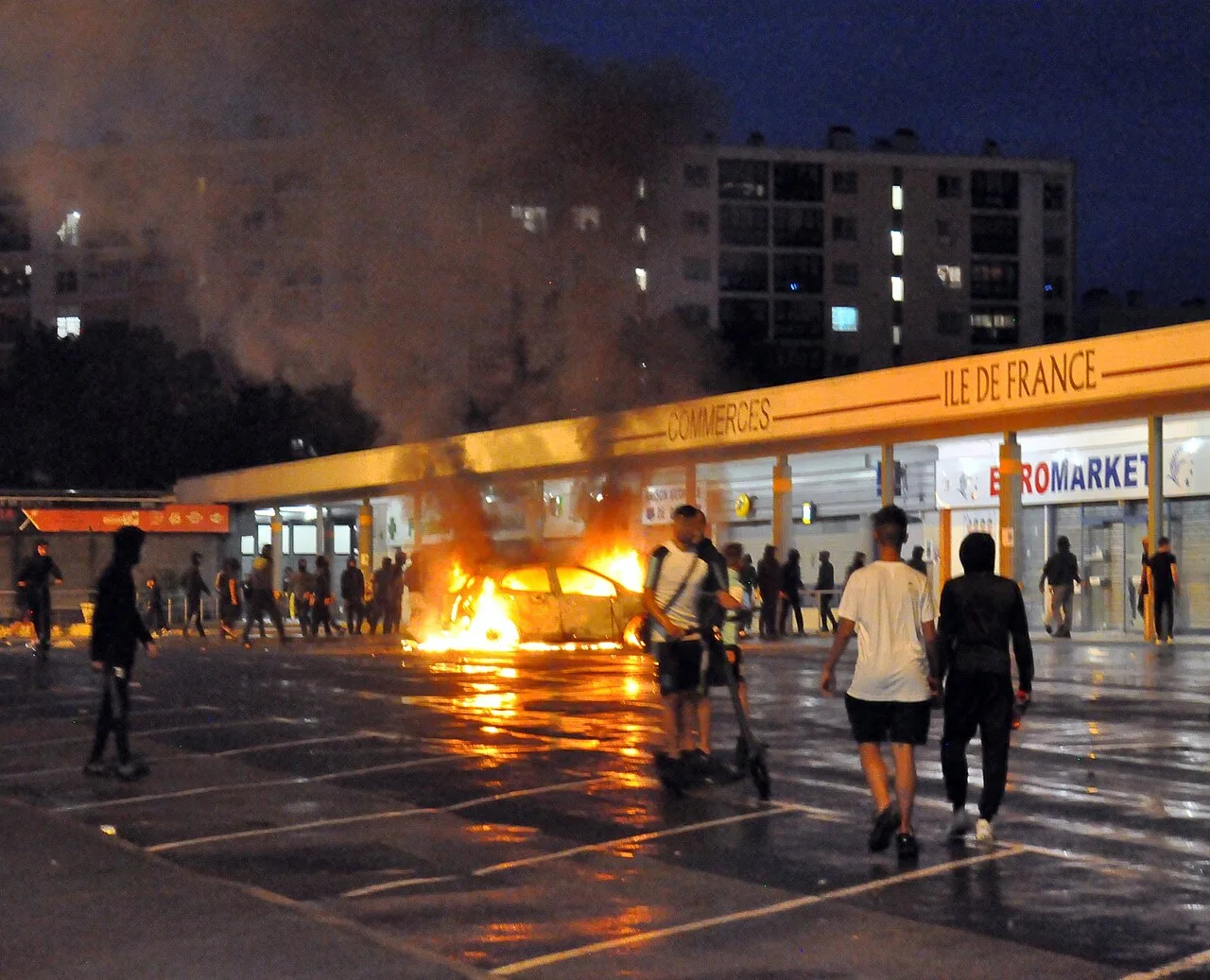 Urban unrest after killing of Nahel Merzouk historical image 1